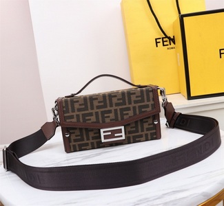 Fendi Handbags 532